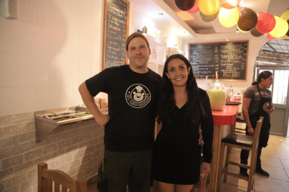 Fabián Wolfgang y Mónica López, fundadores del restaurante, han traído a la ciudad un pedacito de Alemania. (FOTOS: GONZALO IBAÑEZ. EL UNIVERSAL)