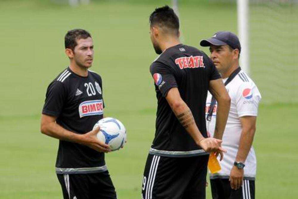 Chivas busca salvarse con unión de grupo