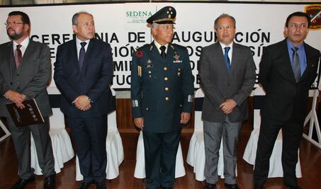 Exhiben facsímiles de la Constitución 