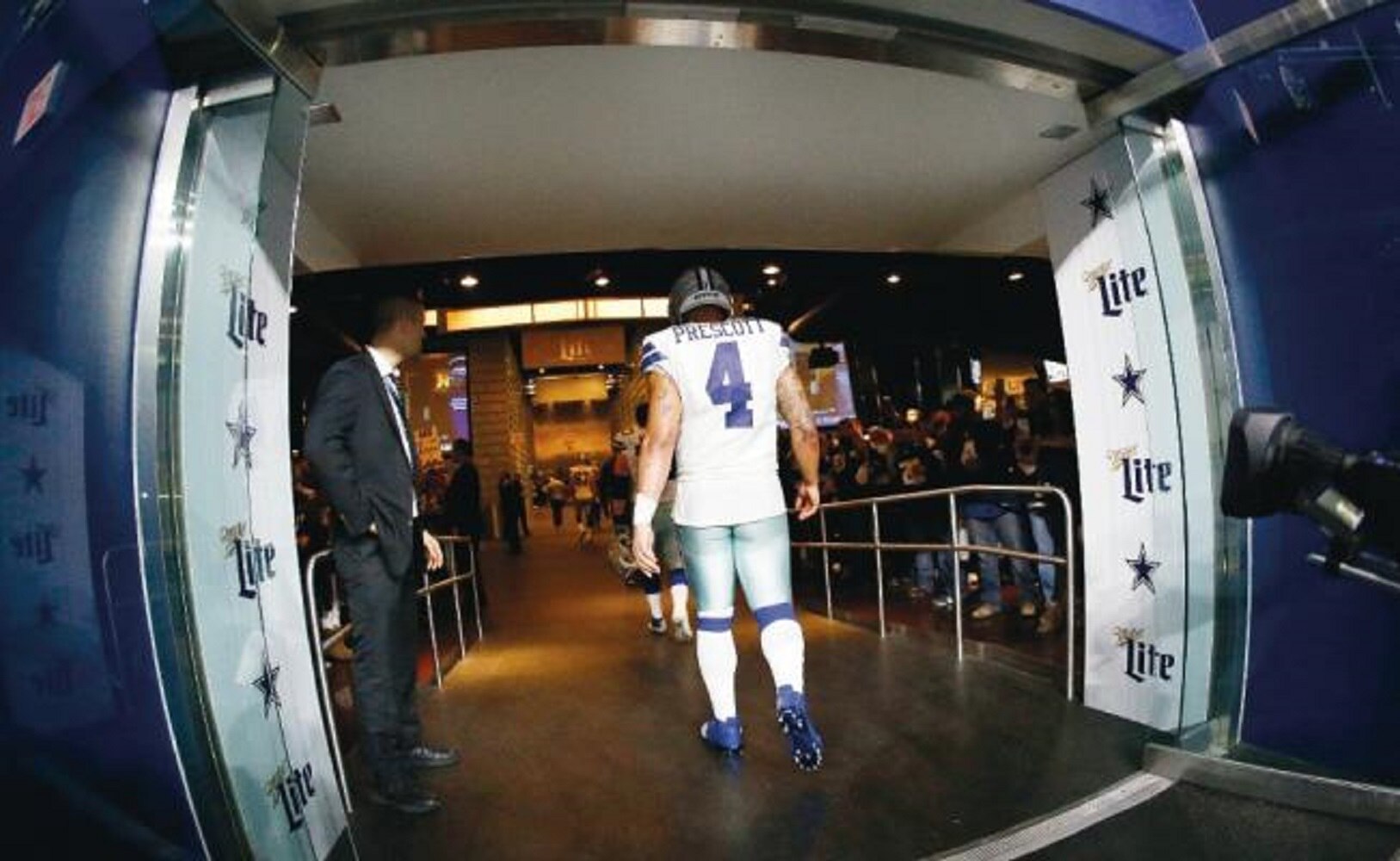 El quarterback Dak Prescott sufrió dos intercepciones ante Seahawks. (RON JENKINS. AP)