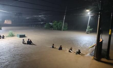 Huracán John colapsa zonas turísticas de Acapulco; más de 40 colonias están bajo el agua