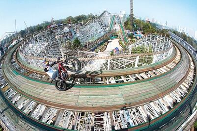 “Fue increíble recorrer la montaña rusa en moto”