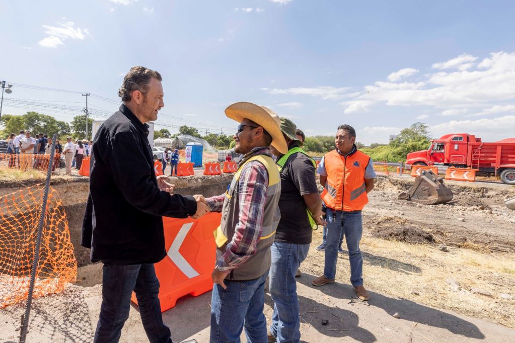 Construyen paso vehicular en el municipio de Ezequiel Montes