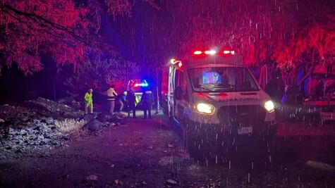 Rescatan a hombre atrapado en crecida de un río en Corregidora
