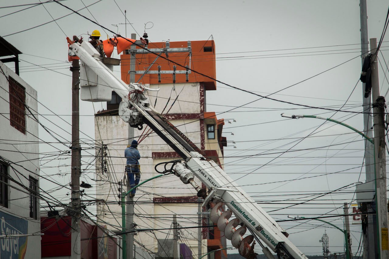 Querétaro sufre apagón; 15 colonias se quedan sin luz