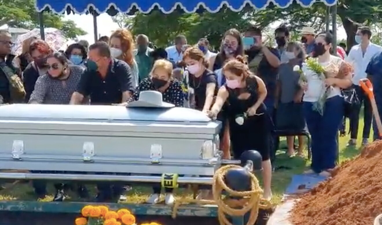 "Descansa en paz, Benito". El cuerpo de Octavio Ocaña fue sepultado en Villahermosa, Tabasco