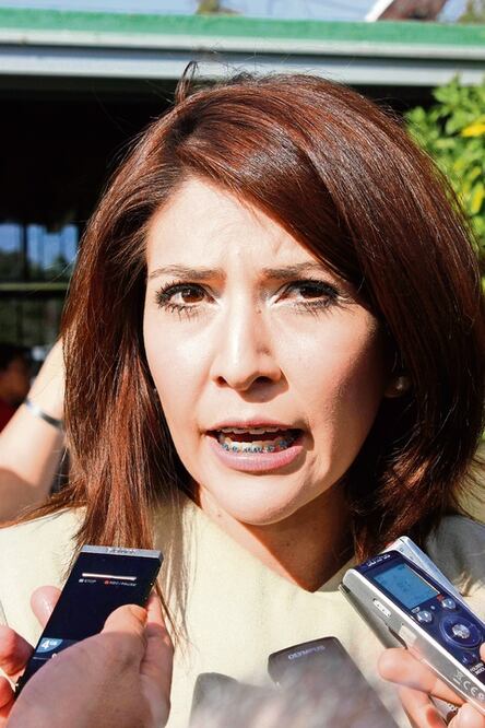   Aplazan solicitud de préstamo