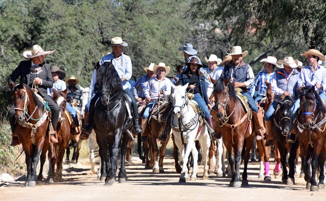 MAV entrega caminos como apoyo al campo