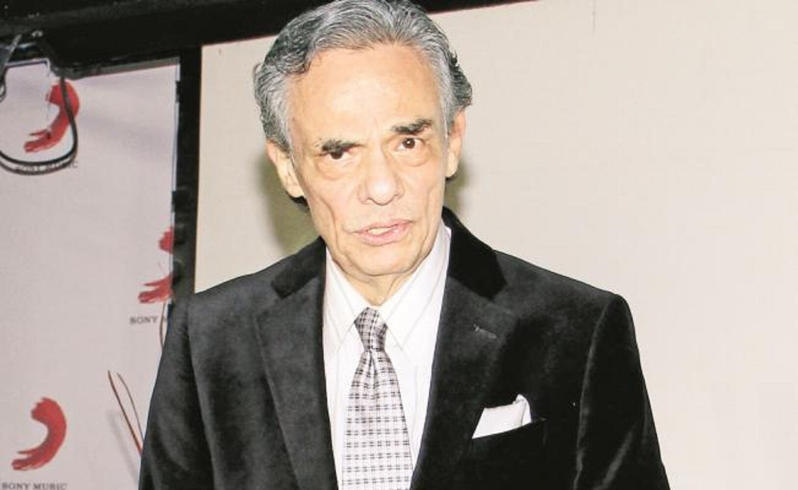 José José se recupera; llega a los 50 kilos