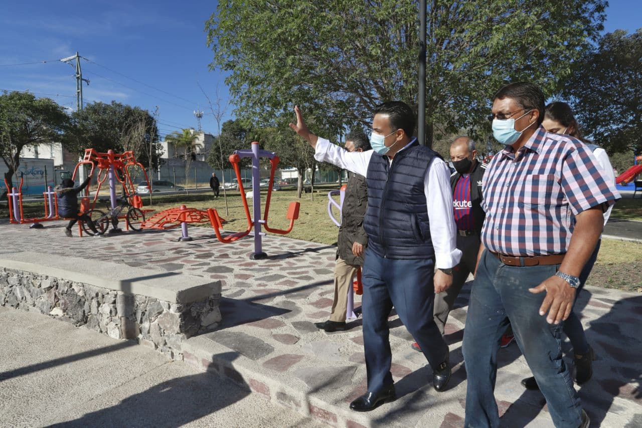 Entrega Luis Nava parque Universo 2000