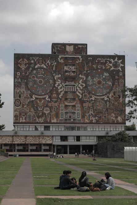 El mural de más de 4 mil metros cuadrados que Juan O’Gorman plasmó en la Biblioteca Central es un ícono de CU (FOTOS: ALEJANDRO ACOSTA. EL UNIVERSAL)