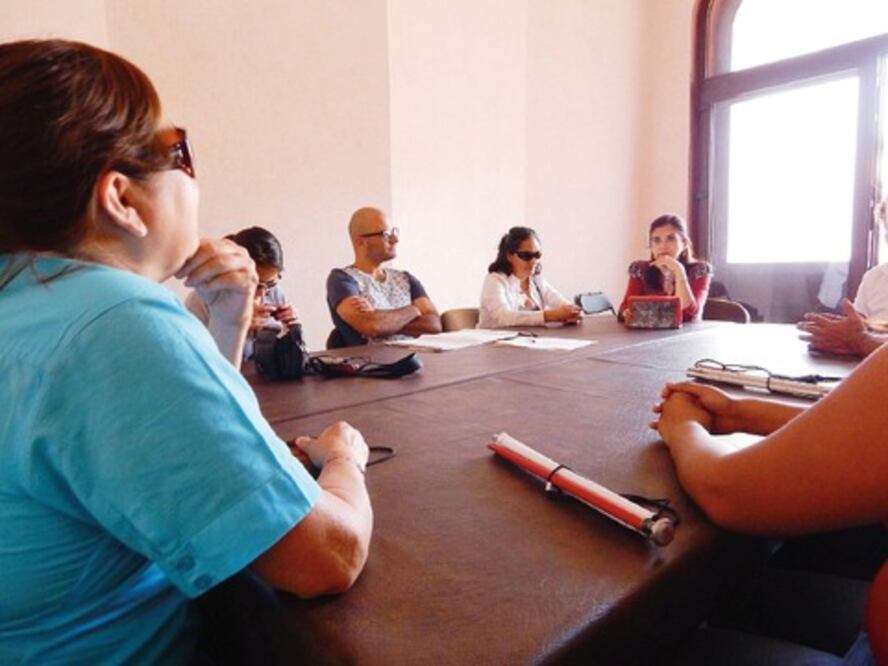 Continuará labor de fotógrafos ciegos