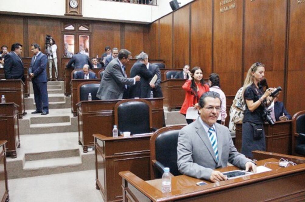 Darán a diputados 110 mil de aguinaldo