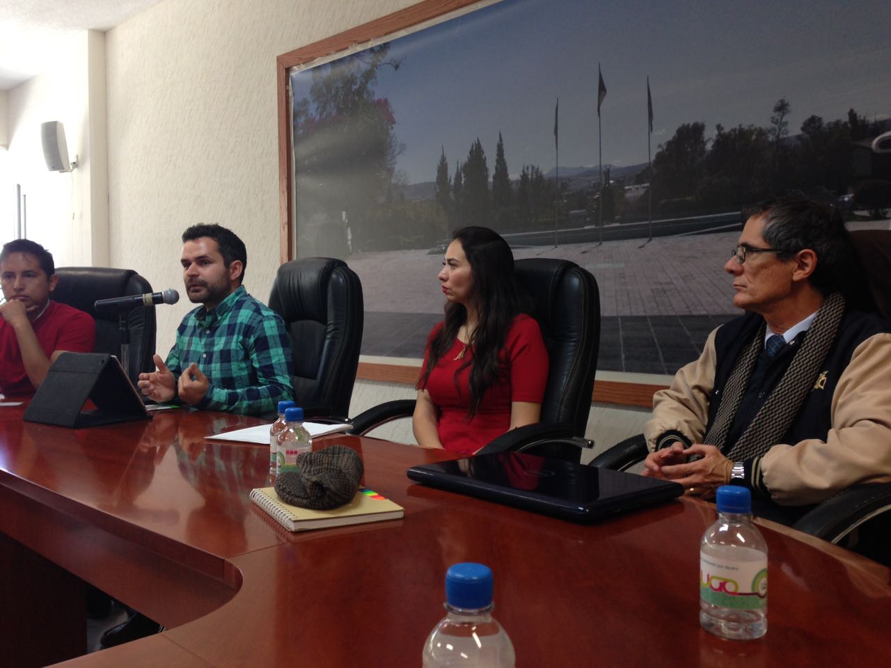 Universitarios van contra Conacyt por bajarles becas