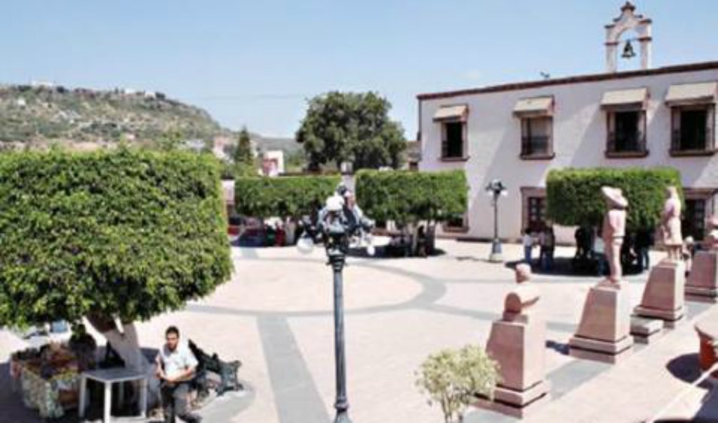 Pien destituir al líder de burócratas de El Marqués