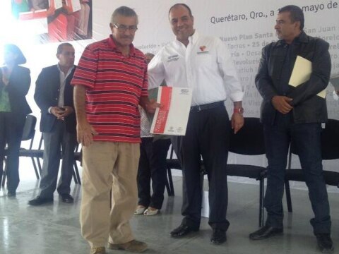 Entregan escrituras en la Félix Osores