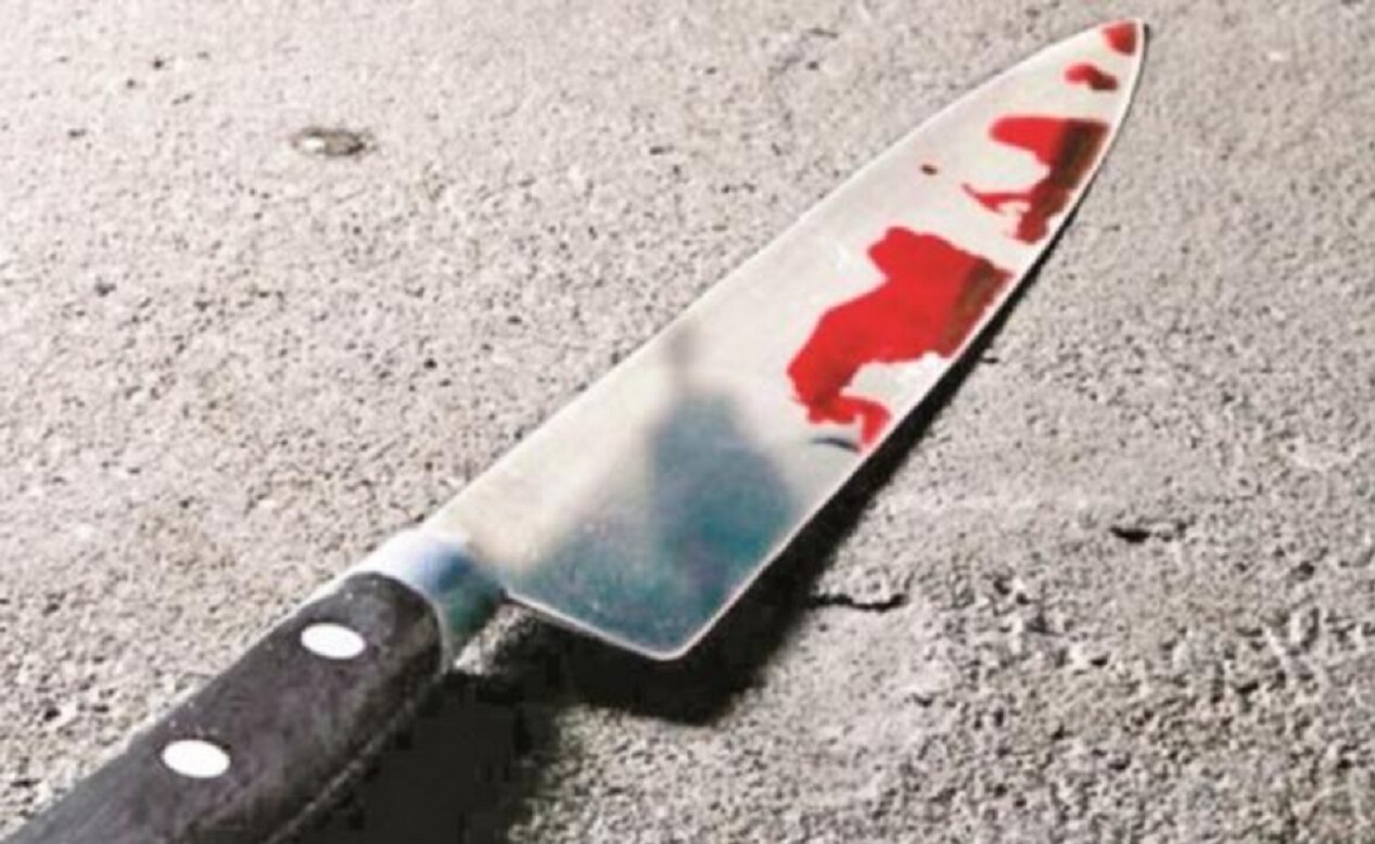 Mujer ataca con cuchillo a 14 niños