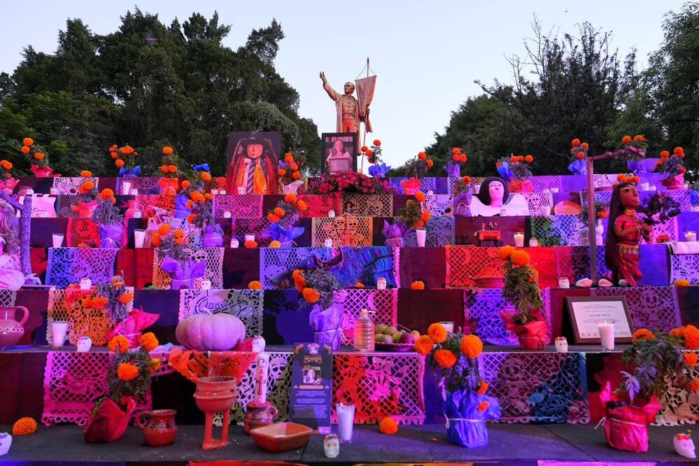 Dedican ofrenda a Pilar Vega; referente del teatro en Querétaro. Foto: Facebook Secretaría de Cultura del Municipio de Querétaro