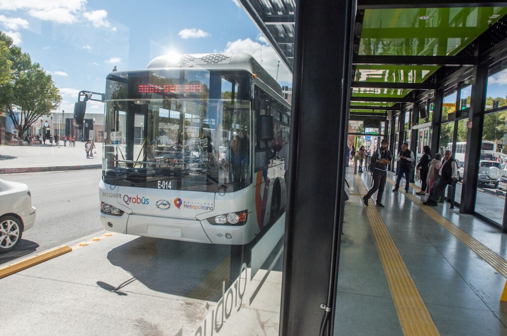 Hay cuatro nuevas rutas del Qrobús; siguen cambios en el transporte público 