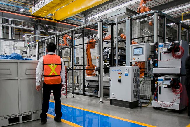 Mejores prestaciones, transporte de personal, seguridad social y crecimiento profesional, son incentivos que permiten que empleados permanezcan en la misma empresa, lo que también refleja estabilidad laboral en el estado, señalan. (ARCHIVO. EL UNIVERSAL)