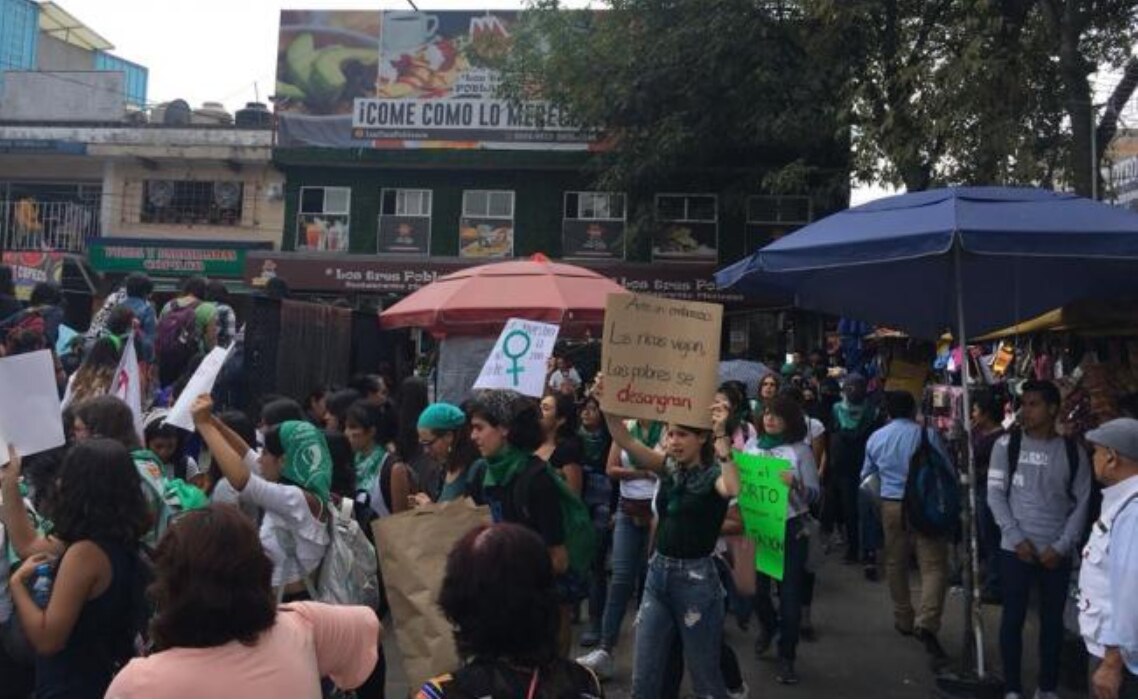 Marchan mujeres a favor del aborto