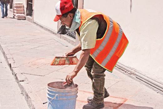 Falta de recursos lo llevó a la albañilería