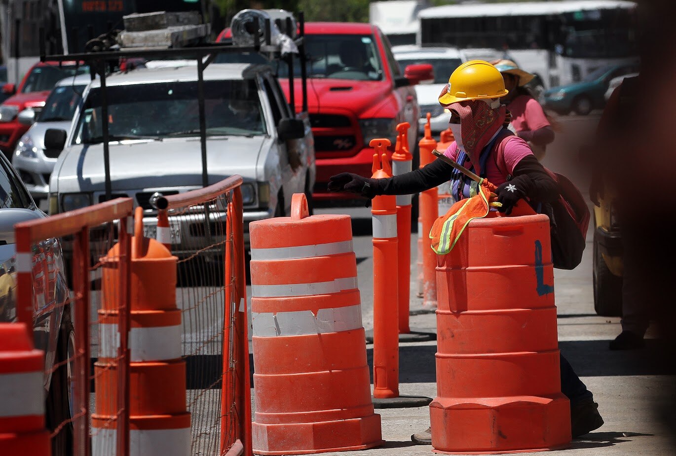 Avanzan obras, pero ocasionan tráfico y caos