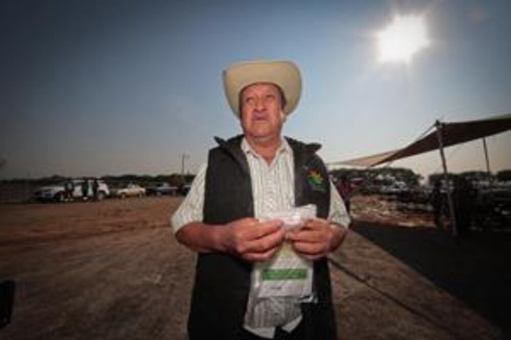 Floricultor llevará alegría a mamás