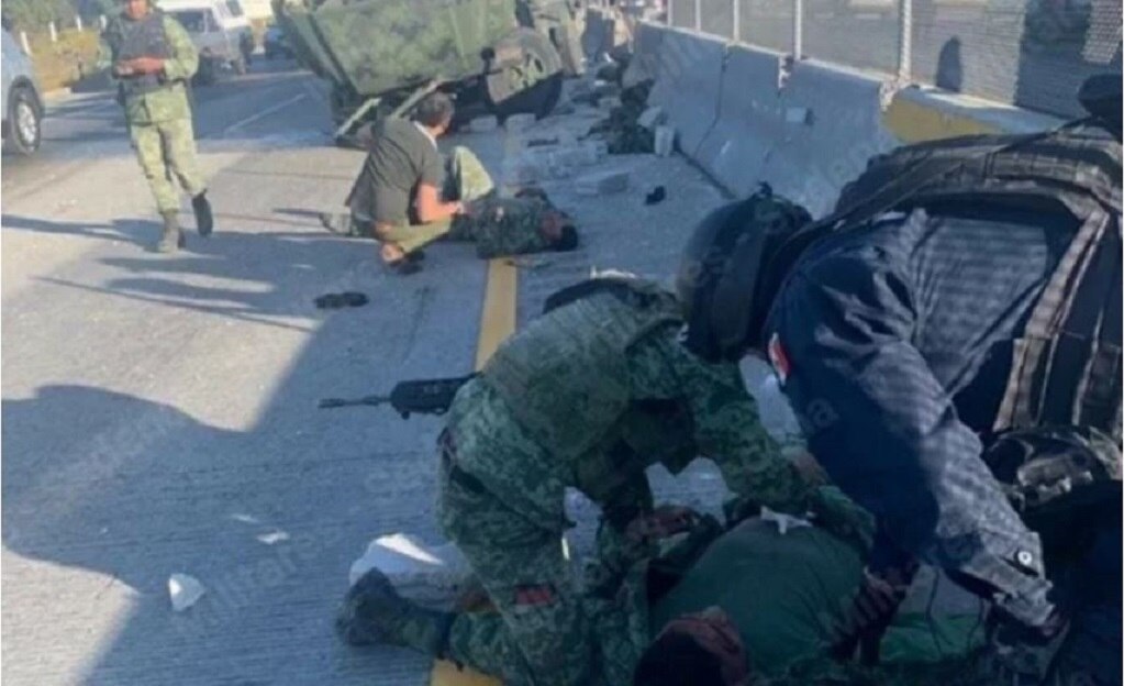Vuelca camión con militares en Amozoc, Puebla