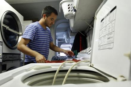 Nuevo ritmo de vida atrae más clientes a la lavandería