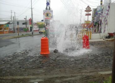 Fuga de agua provoca desperdicio