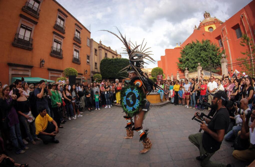 Además de las danzas típicas de España, el evento dio cabida al folclor mexicano. (FOTOS: LUIS SÁNCHEZ. EL UNIVERSAL)