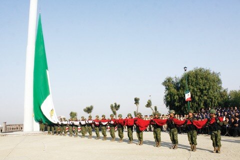 Llaman a portar con orgullo y respeto  la bandera nacional