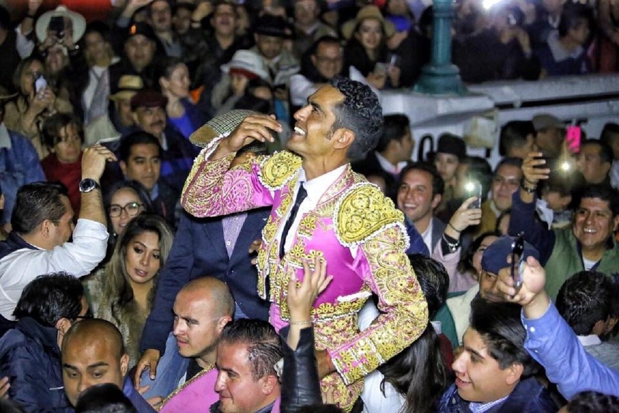 Por la puerta grande