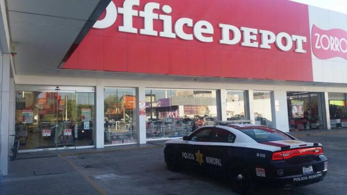 Las autoridades realizan operativos de revisión en los alrededores de los negocios a fin de detectar actos delictivos (LUIS RODRÍGUEZ. EL UNIVERSAL)