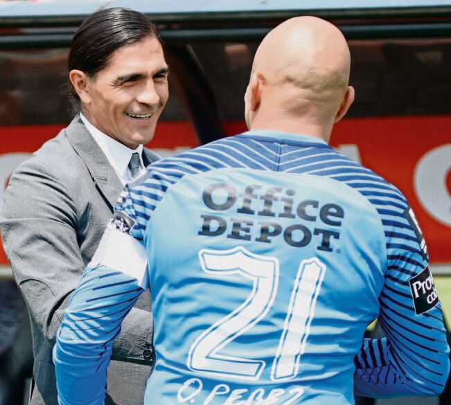 Conejo impone marca con 726 juegos en Liga