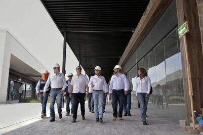 Visita Roberto Sosa obra de plaza Premium
