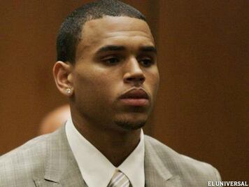 Chris Brown pasa 45 minutos en prisión
