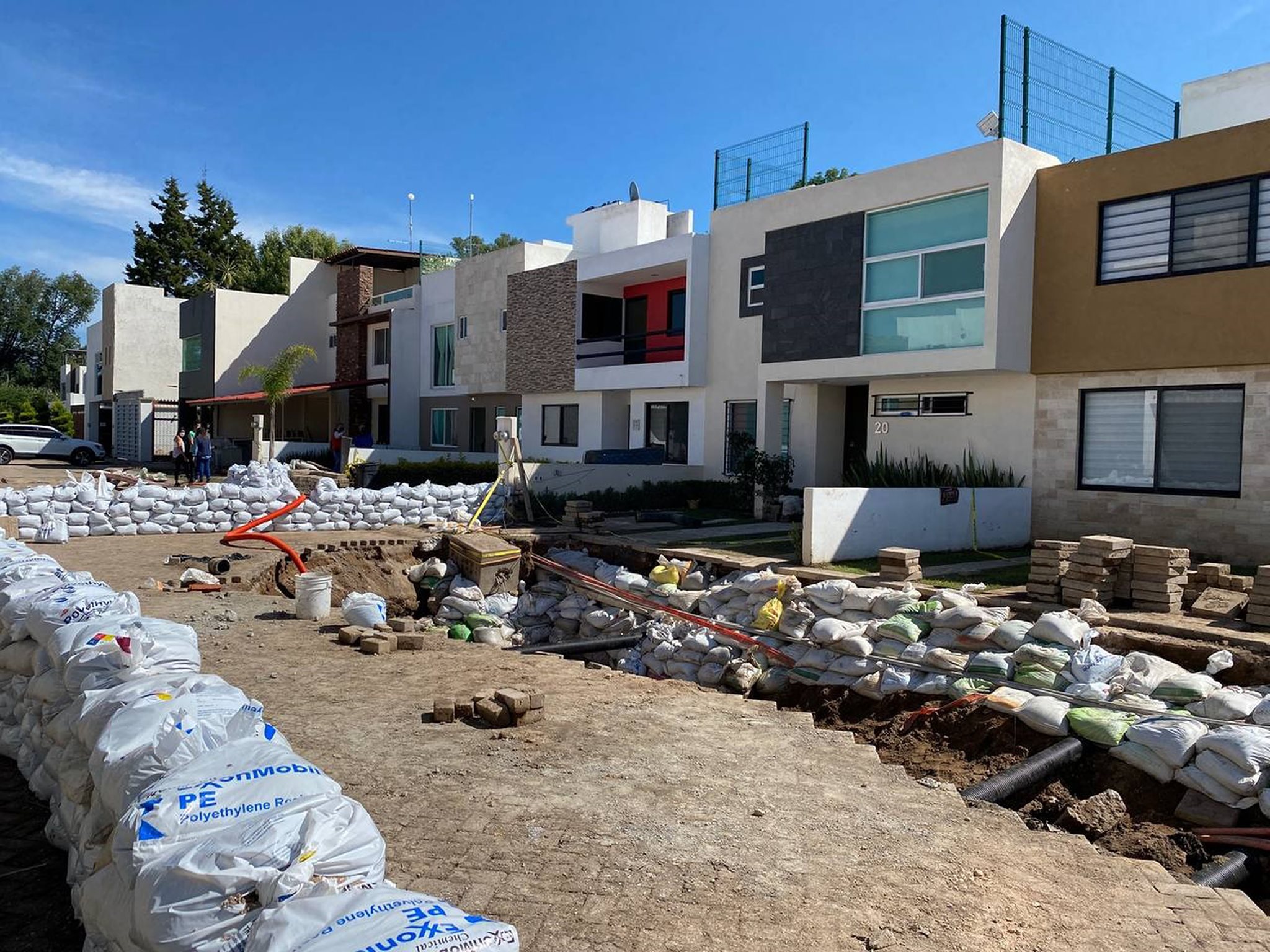 Video. Se abre socavón en San Juan del Río; hay viviendas en riesgo