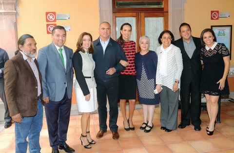 Rinden homenaje a presidenta del DIF