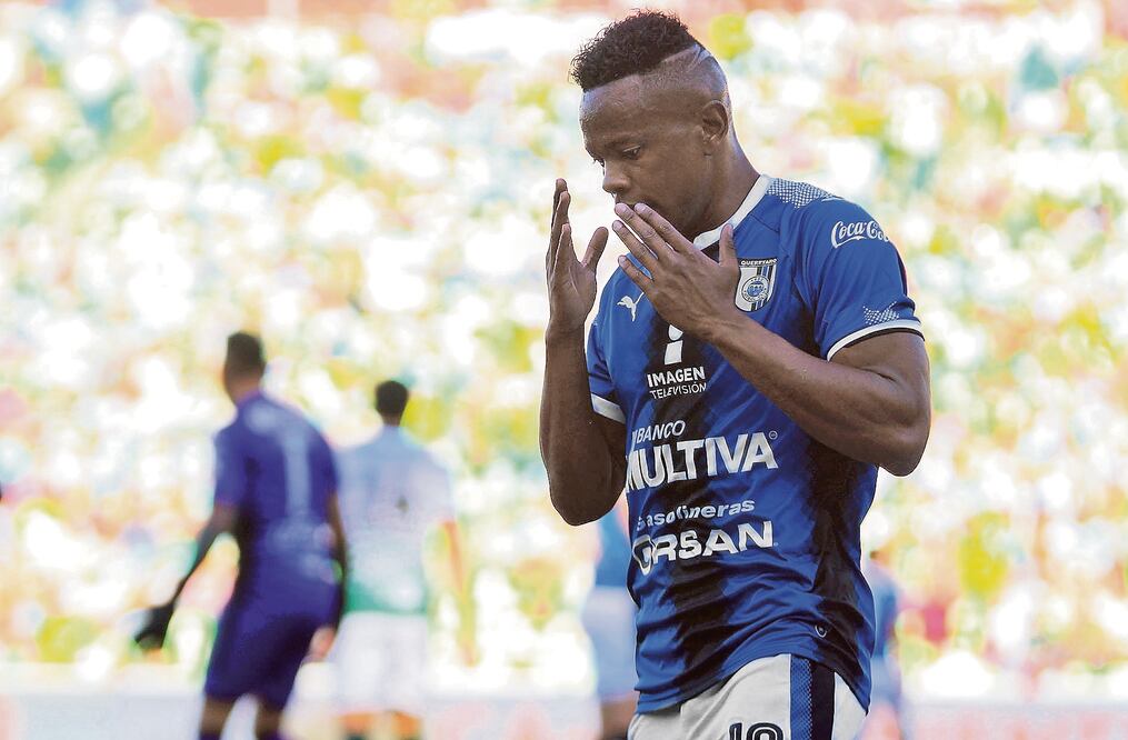 Yerson Candelo lamentó que, tras su gran jugada, el balón pegara en el bosque. Foto: Víctor Pichardo