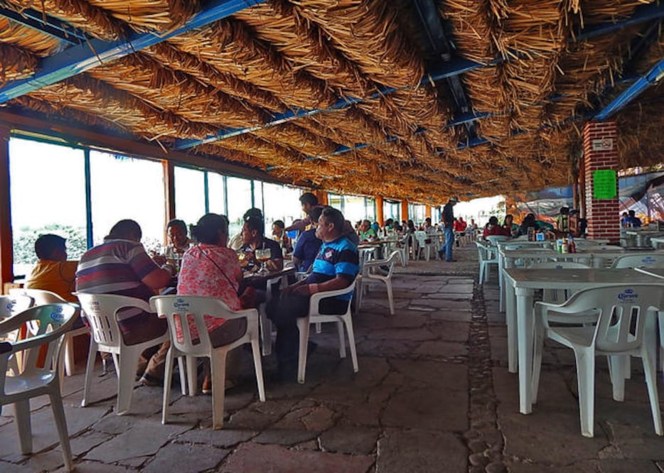 En la presa Constitución 1917, nueve de los 26 pescadores que integran la cooperativa de la localidad están a cargo de igual número de restaurantes. (ARCHIVO EL UNIVERSAL)