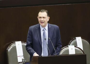 Por unas semanas más, Mauricio Kuri seguirá en el Senado