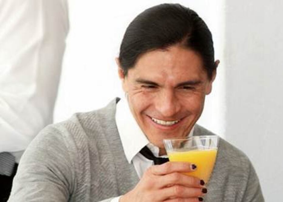 Paco Palencia llega a brindarse