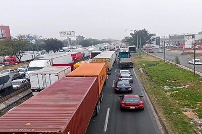 Continúa colapso vehicular en la Autopista México-Querétaro 