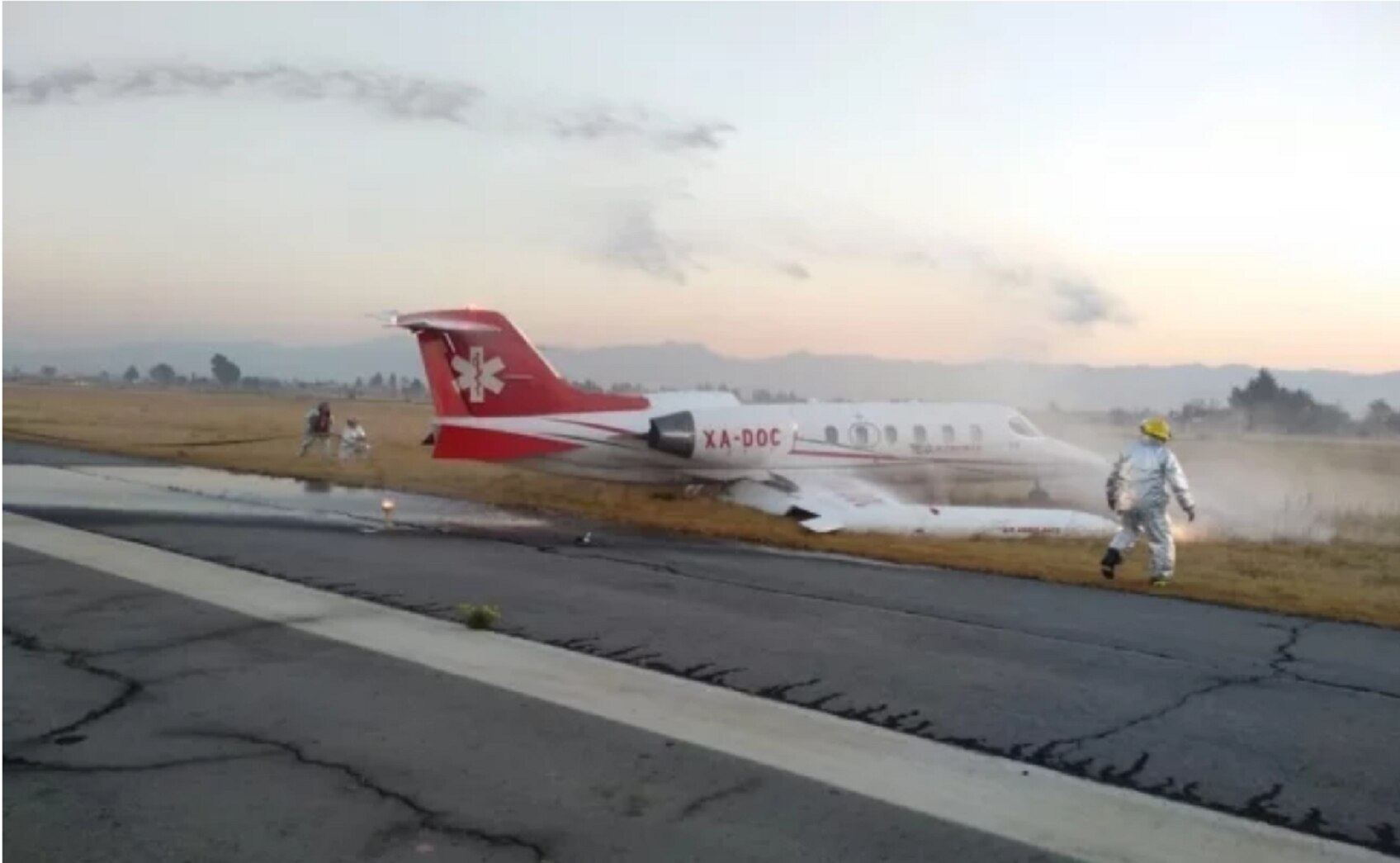 Se despista e incendia avioneta con 9 personas en el Aeropuerto de Toluca