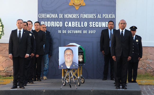 Despiden con honores al policía Rodrigo Cabello