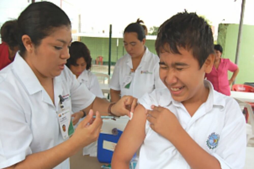 Inicia vacunación contra influenza AH1N1
