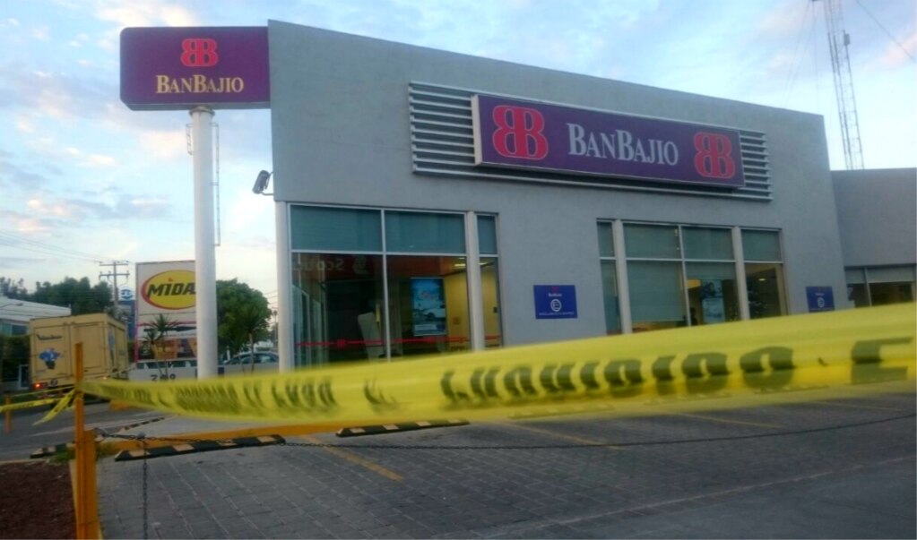 Sujetos intentan robar BanBajio de Jardines de la Hacienda