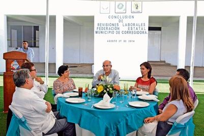 Revisan sindicalistas contrato de trabajo